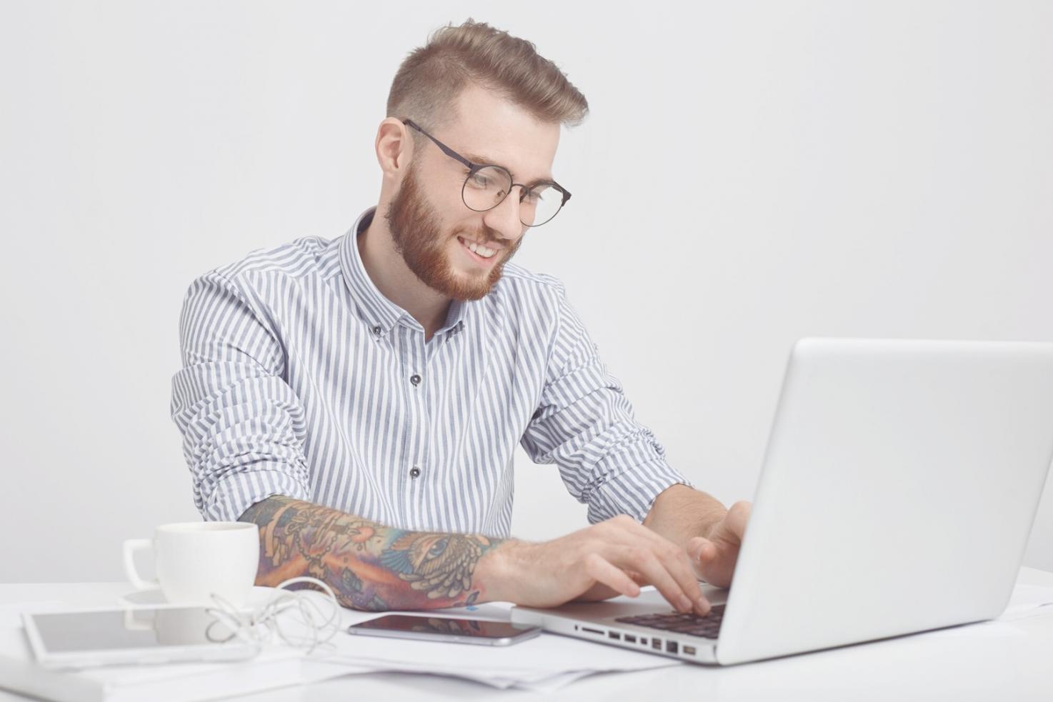 Finance professional working with automated dashboard systems